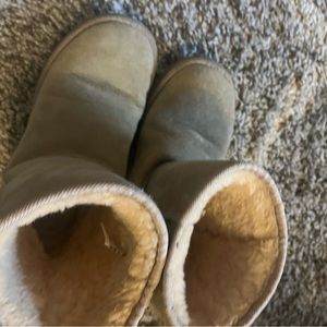 UGG Light Brown Tan Sheepskin Boots. size 7.